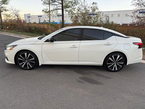 2020 Nissan Altima SR FWD