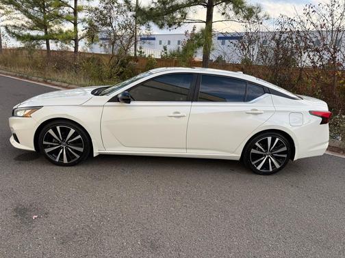 2020 Nissan Altima SR FWD