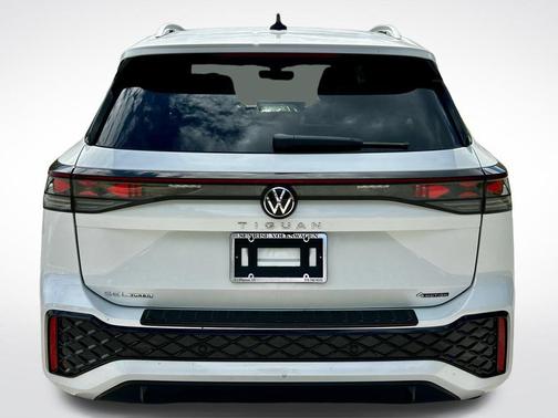 2026 Volkswagen Tiguan 2.0T SEL R-Line