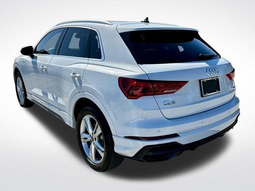 2022 Audi Q3 45 S line Premium