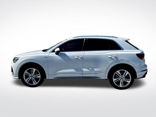 2022 Audi Q3 45 S line Premium
