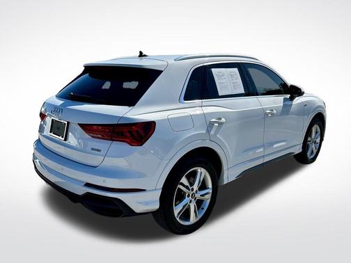 2022 Audi Q3 45 S line Premium