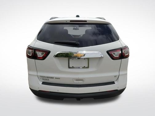 Summit White 2017 Chevrolet Traverse 1LT
