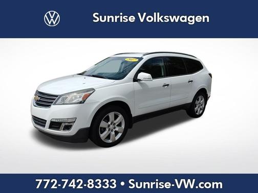 Summit White 2017 Chevrolet Traverse 1LT