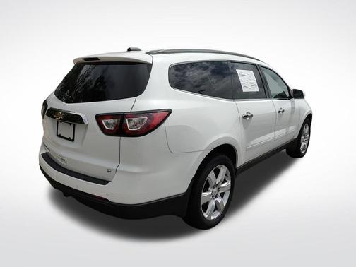 Summit White 2017 Chevrolet Traverse 1LT