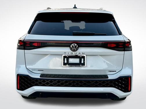 2026 Volkswagen Tiguan 2.0T SEL R-Line