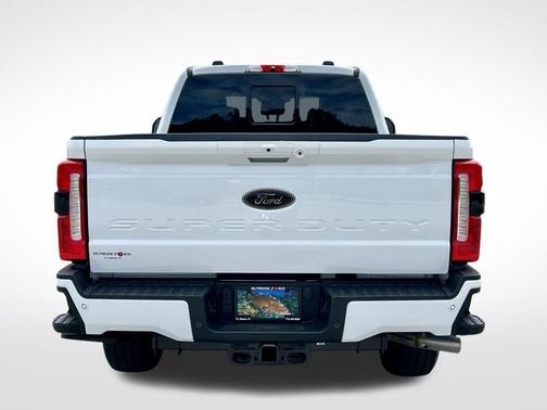 Oxford White 2025 Ford F-350 Lariat Super Duty