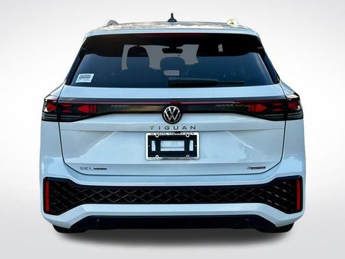 2026 Volkswagen Tiguan 2.0T SEL R-Line