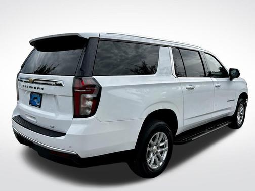 2023 Chevrolet Suburban LT