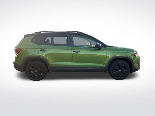 2025 Volkswagen Taos 1.5T SE Black