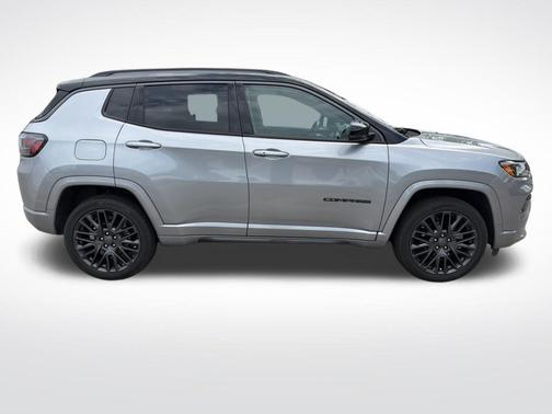 Billet Silver Metallic Clearcoat 2022 Jeep Compass Altitude