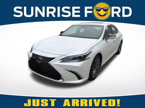 White Pearl 2024 Lexus ES 300h Ultra Luxury