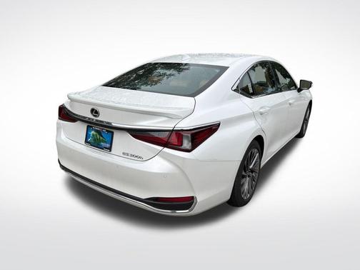 White Pearl 2024 Lexus ES 300h Ultra Luxury