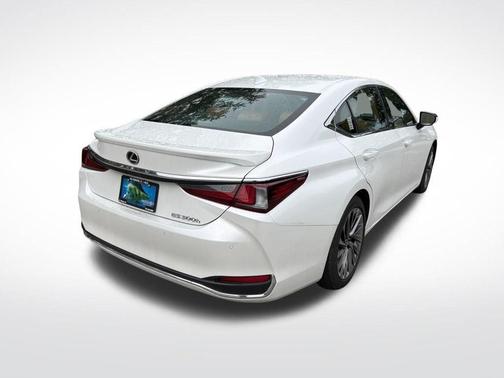 White Pearl 2024 Lexus ES 300h Ultra Luxury
