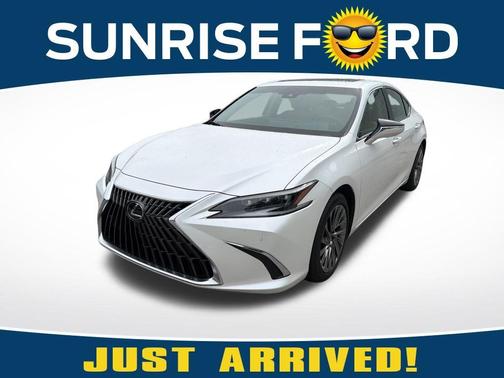 White Pearl 2024 Lexus ES 300h Ultra Luxury