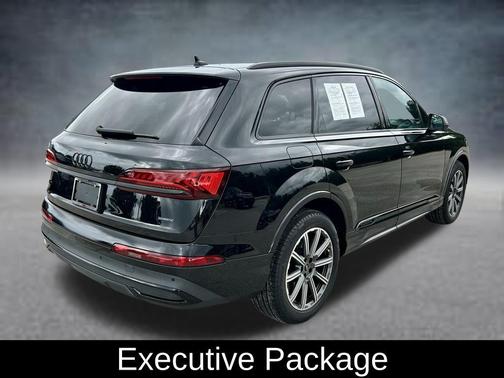 Mythos Black Metallic 2023 Audi Q7 45 Premium Plus