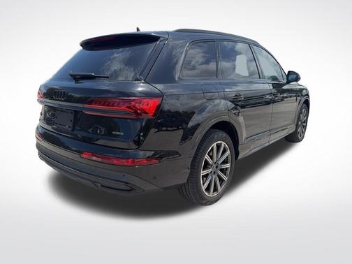 Mythos Black Metallic 2023 Audi Q7 45 Premium Plus