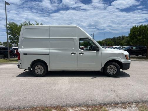 2017 Nissan NV Cargo NV2500 HD SV V6/SV V8
