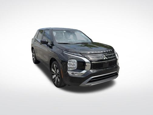Black 2025 Mitsubishi Outlander SE