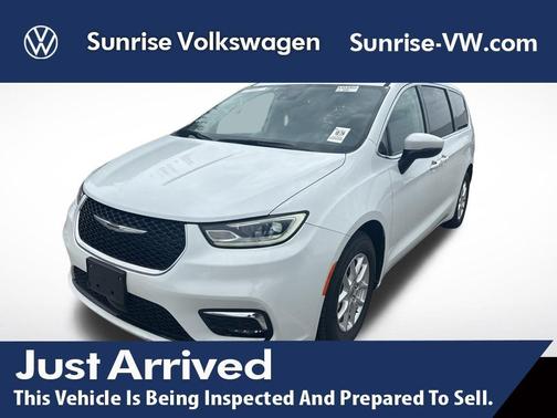 Bright White Clearcoat 2023 Chrysler Pacifica Touring-L