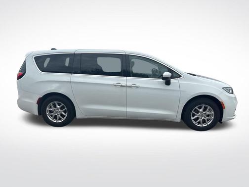 Bright White Clearcoat 2023 Chrysler Pacifica Touring-L