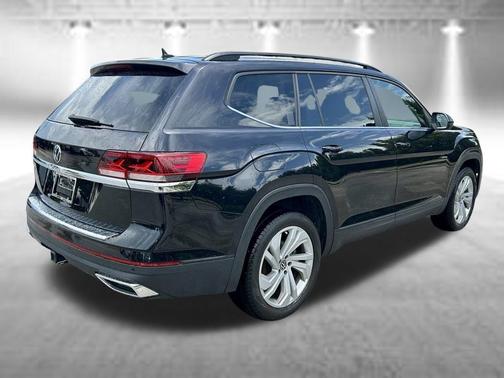 Deep Black Pearl Effect 2023 Volkswagen Atlas 3.6L SE w/Technology