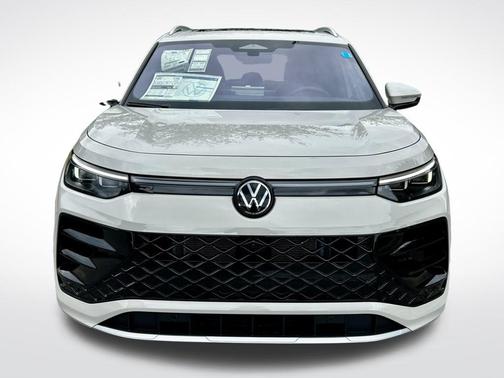 2026 Volkswagen Tiguan 2.0T SEL R-Line