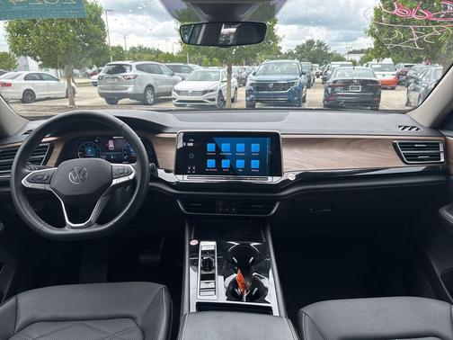2024 Volkswagen Atlas 2.0T SE w/Technology