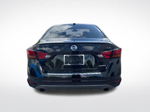 2022 Nissan Altima 2.0 SR