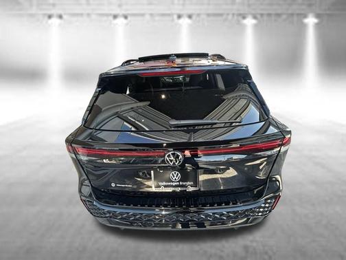 Deep Black Pearl Effect 2026 Volkswagen Tiguan 2.0T SE R-Line Black