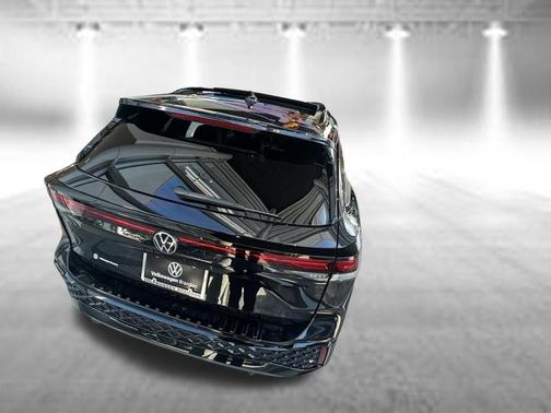 Deep Black Pearl Effect 2026 Volkswagen Tiguan 2.0T SE R-Line Black