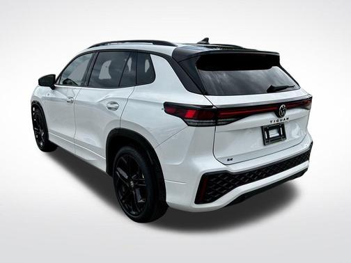 2025 Volkswagen Tiguan 2.0T SE R-Line Black