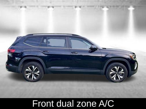 Deep Black Pearl Effect 2024 Volkswagen Atlas 2.0T SE