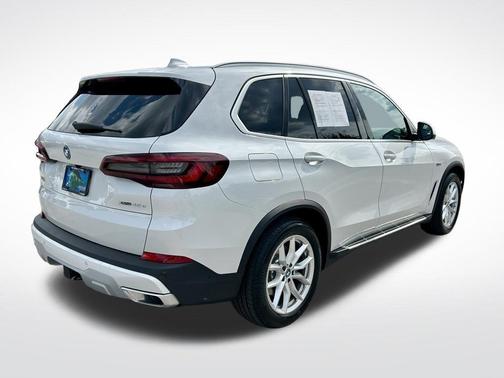 Mineral White Metallic 2023 BMW X5 PHEV xDrive45e
