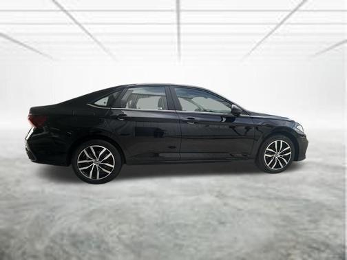 Deep Black Pearl Effect 2026 Volkswagen Jetta 1.5T SE