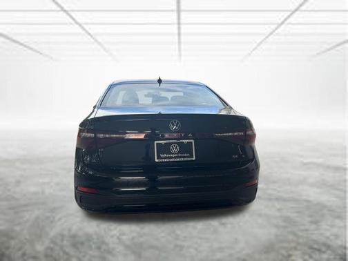Deep Black Pearl Effect 2026 Volkswagen Jetta 1.5T SE