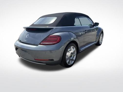 Platinum Gray Metallic w/ Black Top 2019 Volkswagen Beetle 2.0T SE