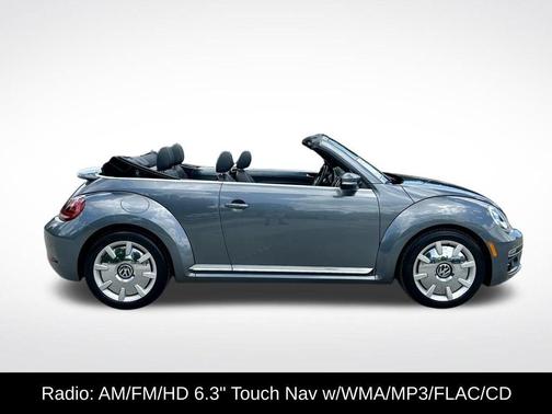 Platinum Gray Metallic w/ Black Top 2019 Volkswagen Beetle 2.0T SE