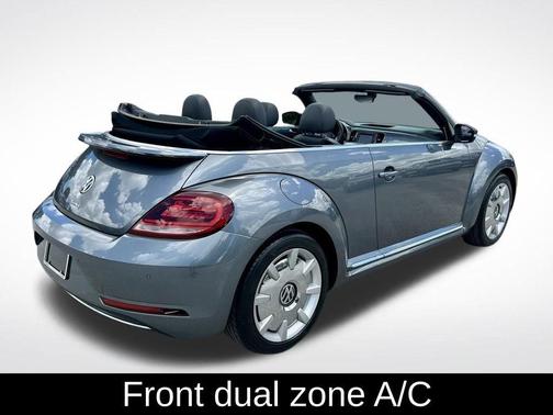 Platinum Gray Metallic w/ Black Top 2019 Volkswagen Beetle 2.0T SE