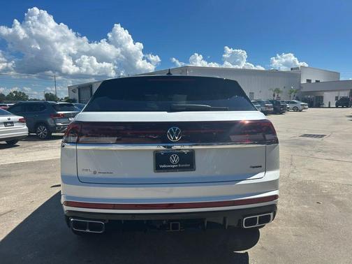 Opal White Pearl 2026 Volkswagen Atlas Cross Sport 2.0T SEL Premium R-Line