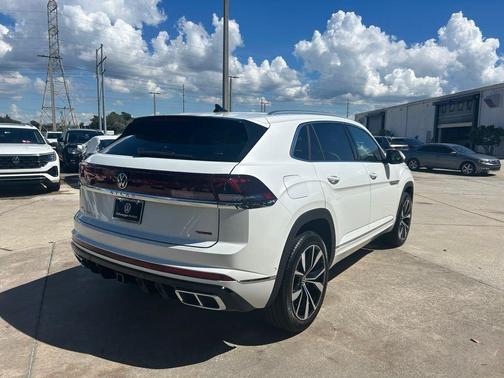 Opal White Pearl 2026 Volkswagen Atlas Cross Sport 2.0T SEL Premium R-Line