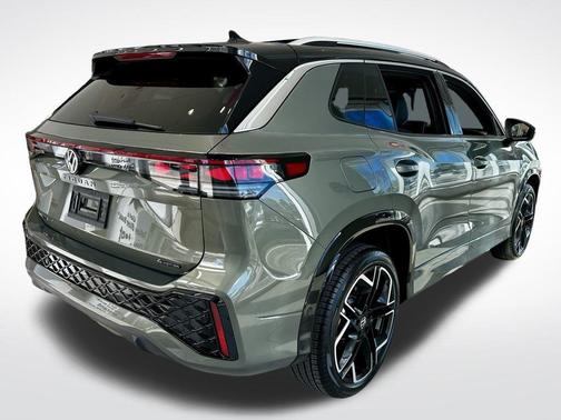 2026 Volkswagen Tiguan 2.0T SEL R-Line