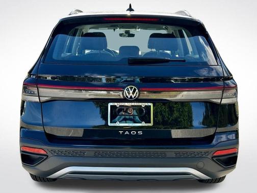 Deep Black Pearl Effect 2026 Volkswagen Taos 1.5T S