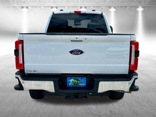 Oxford White 2026 Ford F-250 Lariat