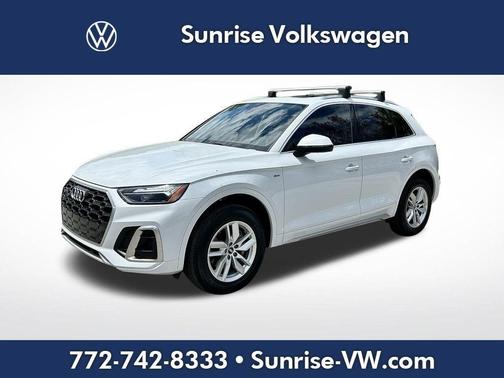 Glacier White Metallic 2023 Audi Q5 45 S line quattro Premium