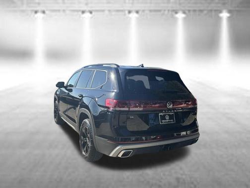 Deep Black Pearl Effect 2026 Volkswagen Atlas 2.0T Peak Edition