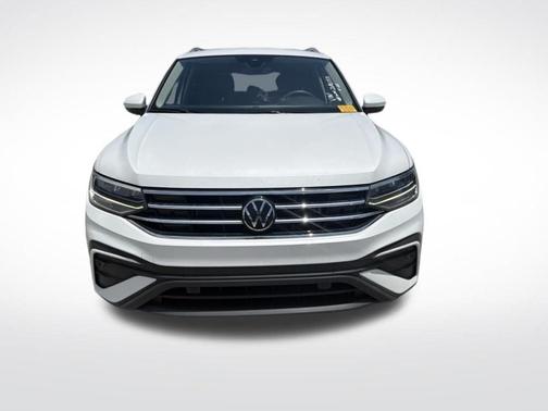 Opal White Pearl Effect 2023 Volkswagen Tiguan 2.0T SE
