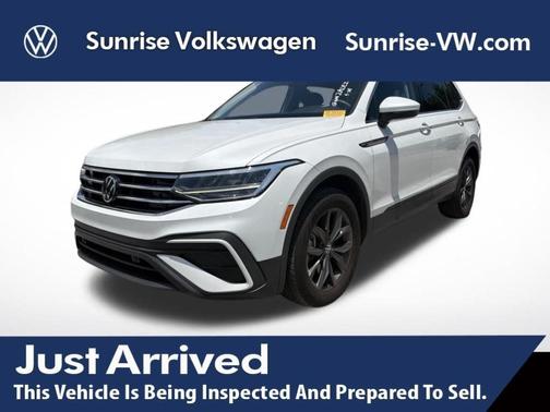 Opal White Pearl Effect 2023 Volkswagen Tiguan 2.0T SE