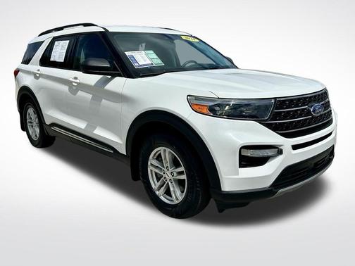 White Metallic 2021 Ford Explorer XLT