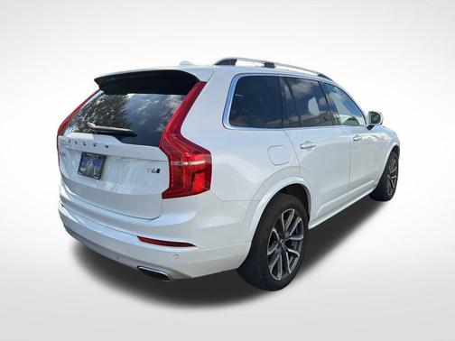 2019 Volvo XC90 T6 Momentum